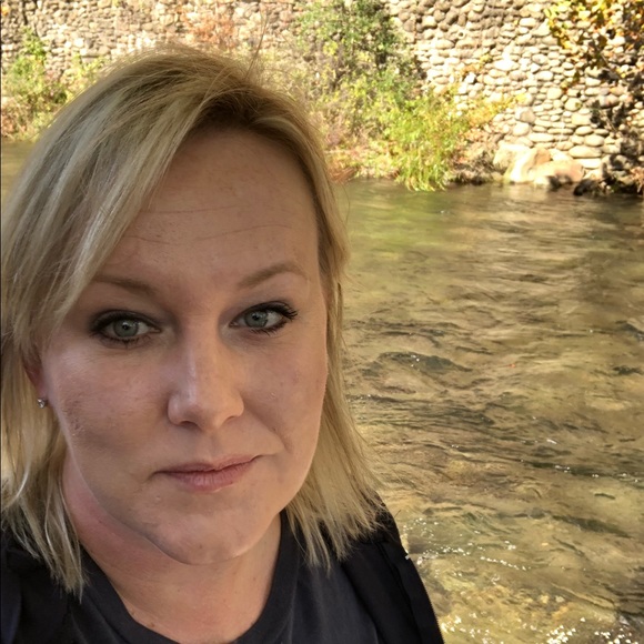 Meet your Posher, Carly - Picture 1 of 1